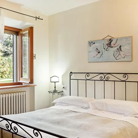 Spacious In Castiglione Del With Pool Ferienhaus